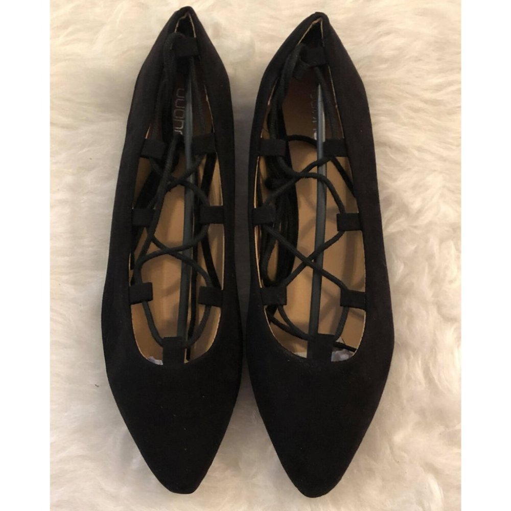 POINTED CRISS CROSS BLACK FLATS